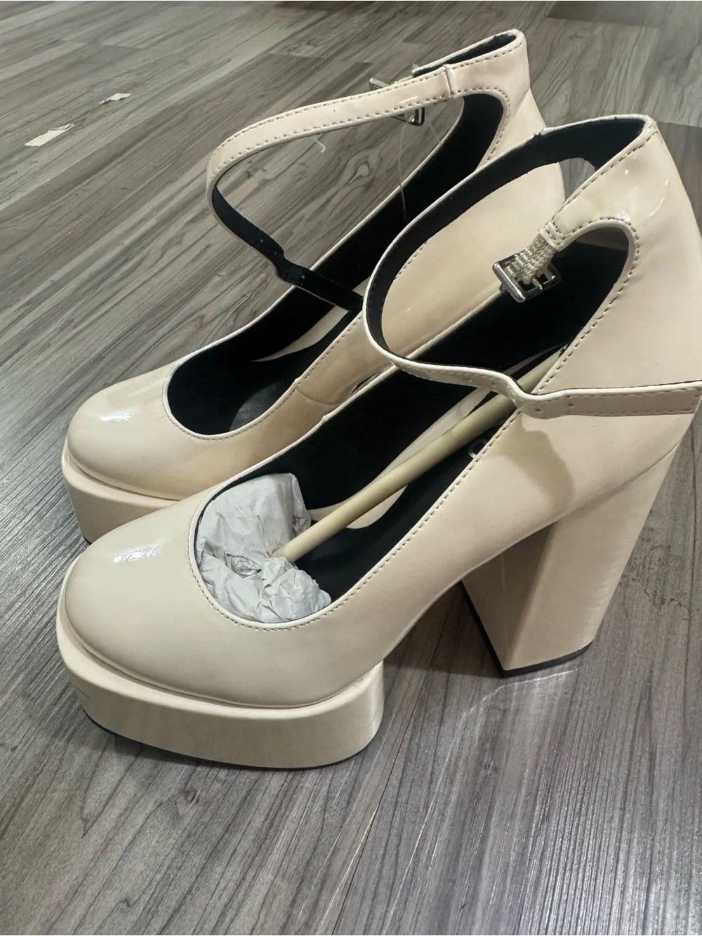 D’Amelio Rayva Patent Leather Platform Heels Cream Size 5.5 New